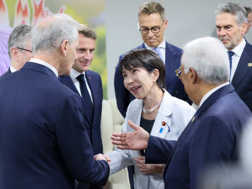 記得鞠躬與握手